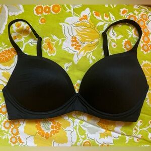 NWOT Victoria’s Secret Body By Victoria Black No-Wire Bra Size 34D